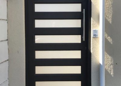 Single slatted gate with glass
